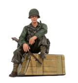 1/16 figurka sedícího vojáka U.S. 1st Infantérie z 2 sv. války, ručně malovaný